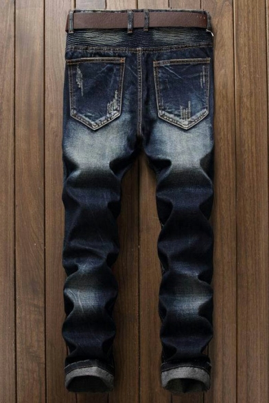 Stylish Men Jeans Medium Wash Mid-Rised Zipper Placket Pocket Detail Long Length Straight Fit Jeans