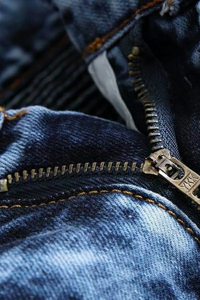 Stylish Men Jeans Medium Wash Mid-Rised Zipper Placket Pocket Detail Long Length Straight Fit Jeans