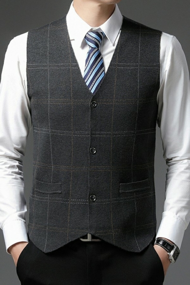 Simple Sweater Vest Plaid Pattern V-Neck Pocket Detail Button Closure Regular Fit Knitted Vest for Men