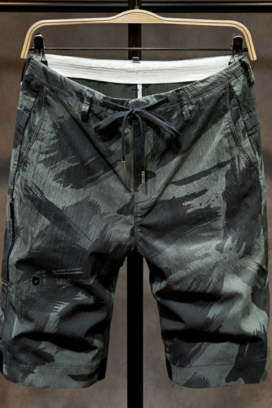 Boyish Shorts Camouflage Print Drawstring Waist Pocket Mid Rise Regular Shorts for Guys