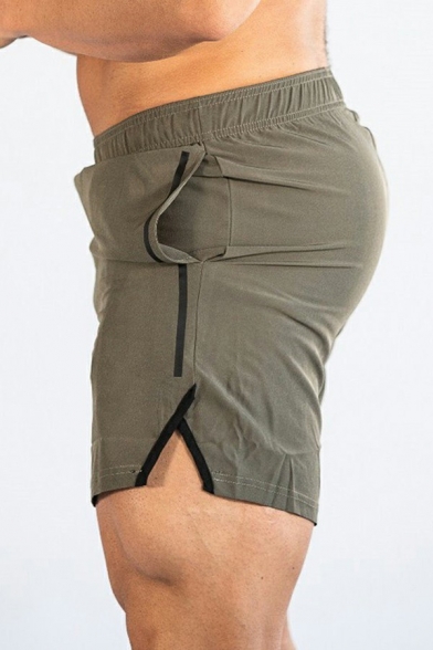 Men Leisure Shorts Contrast Line Printed Elastic Waist Shorts with Pocket