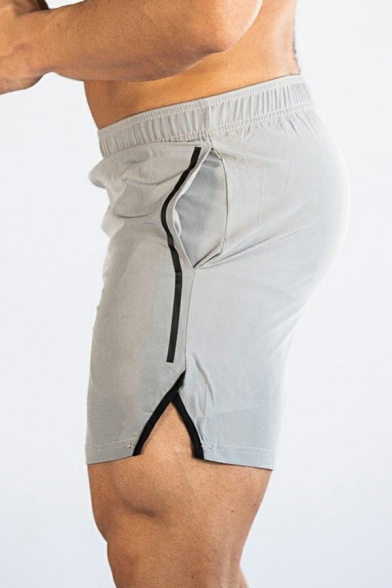 Men Leisure Shorts Contrast Line Printed Elastic Waist Shorts with Pocket