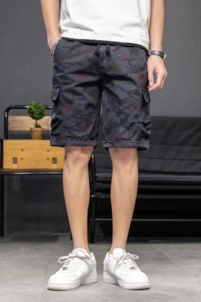 Boyish Camouflage Print Flap Pocket Mid Rise Regular Zip down Cargo Shorts for Guys