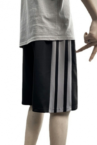 Boyish Boys Stripe Pattern Drawcord Waist Mid Rise Relaxed Pocket Shorts
