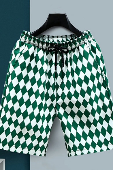 Leisure Men Checked Pattern Pocket Detailed Mid Rise Drawstring Waist Shorts