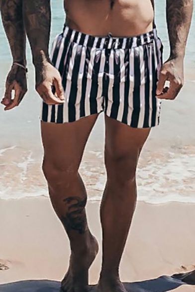 Unique Striped Pattern Mid Rise Skinny Drawstring Waist Shorts for Guys