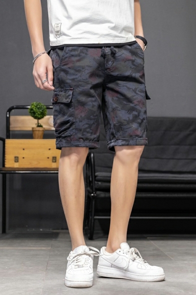 Boyish Camouflage Print Flap Pocket Mid Rise Regular Zip down Cargo Shorts for Guys