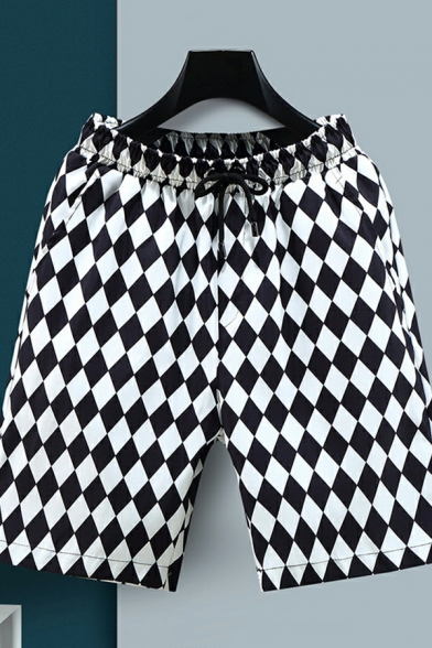 Leisure Men Checked Pattern Pocket Detailed Mid Rise Drawstring Waist Shorts