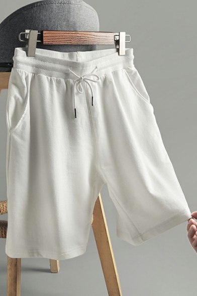 Comfortable Loose Fit Sports Pants Plain Athletic Shorts Elasticated Waistband With A Drawstring Fastening