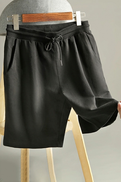 Comfortable Loose Fit Sports Pants Plain Athletic Shorts Elasticated Waistband With A Drawstring Fastening