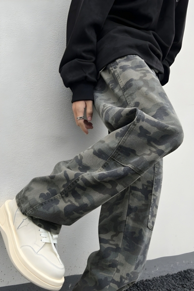 Trendy Men’s Full Length Loose Fit Cargo Trousers in Camouflage