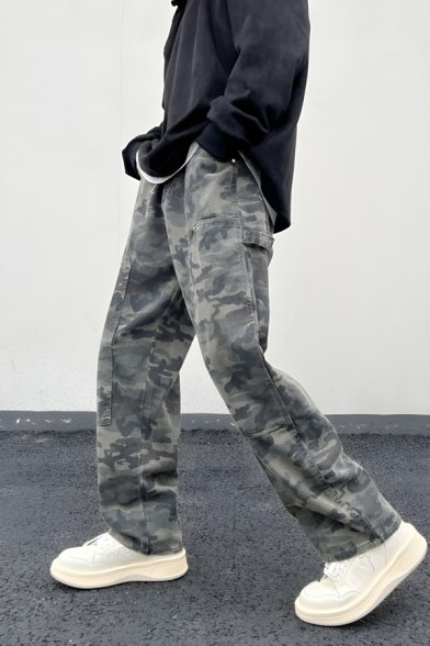 Trendy Men’s Full Length Loose Fit Cargo Trousers in Camouflage