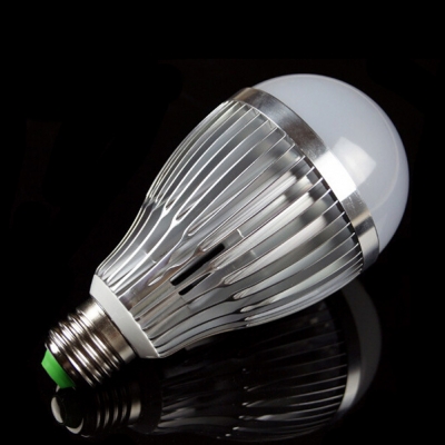 Cool White Light 220V  E27 7W LED Globe Bulb
