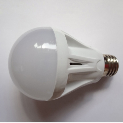 9W 2835SMD E27 Warm White Plastic LED Globe Bulb
