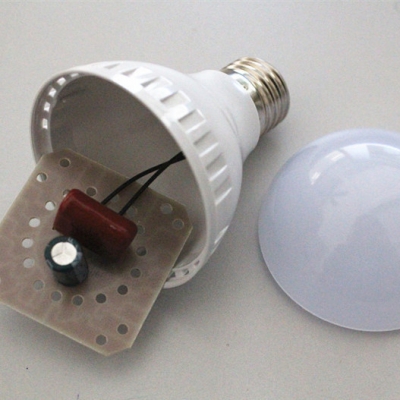 LED Ball Bulb 300lm E27 9W Warm White Light