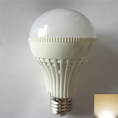 3000K 180° E27 9W  LED Ball Bulb in White