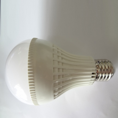 E27 220V 5W 180° Warm White Lighted LED Globe Bulb