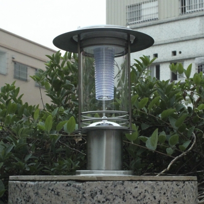 Chic Design Stainless Steel 12 Inches High Bright Solar LED Outdoor Lawn Post Light