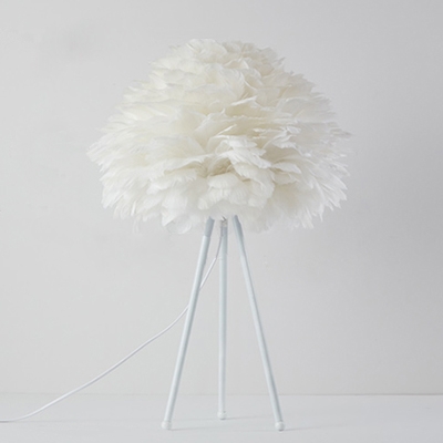 Feathers Tripod Table Lamp