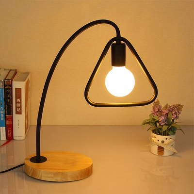 Industrial Table Lamp with Triangle Metal Frame in Nordical Style, Black/White