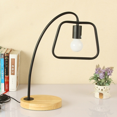 Industrial Table Lamp with Metal Frame and Wooden Lamp Base in Black/White