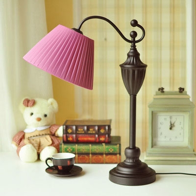 Single Head Tapered Standing Table Light Country Style Fabric Table Lamp for Bedroom Bedside
