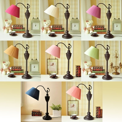 Single Head Tapered Standing Table Light Country Style Fabric Table Lamp for Bedroom Bedside