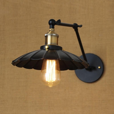 Single Bulb Scallop Wall Mount Fixture Retro Style Rotatable Iron Wall Sconce in Brass