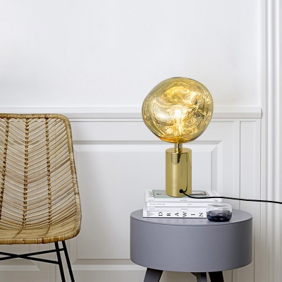 Designers Style Table Light Acrylic Single Light LED Desk Lamp in Gold for Bedroom