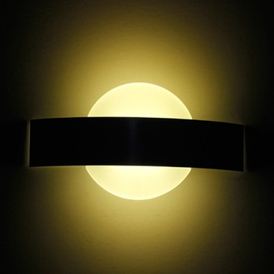 Acrylic Disc Shade Wall Light Designer Style LED Wall Mount Fixture in Black for Bedroom