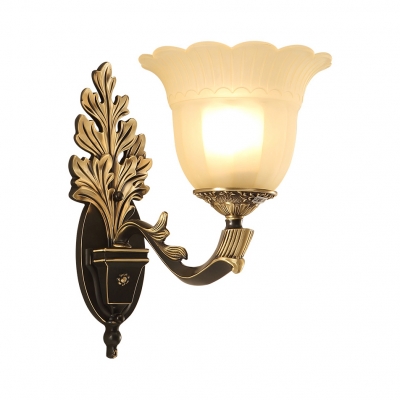 Metal Glass Petal Wall Lamp 1/2 Lights Vintage Style Sconce Light in Brass and Black for Foyer