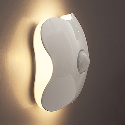 6 LED Stick On Light Dusk to Dawn Sensing and Motion Sensing Night Lighting for Bathroom Hallway