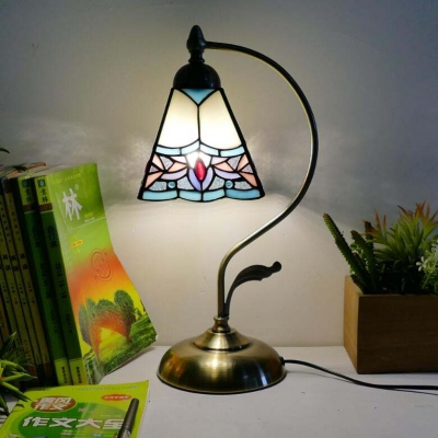 Classic Tiffany Style Desk Light Craftsman Single Light Stained Glass Metal Desk Lamp for Bedroom
