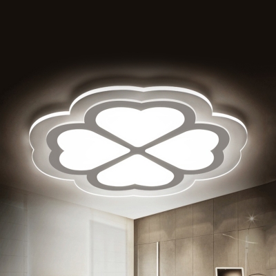 Modern White LED Ceiling Fixture Lucky Clover Metal Flush Mount Light in Warm White/White/Stepless Dimming