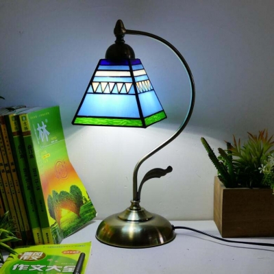Classic Tiffany Style Desk Light Craftsman Single Light Stained Glass Metal Desk Lamp for Bedroom
