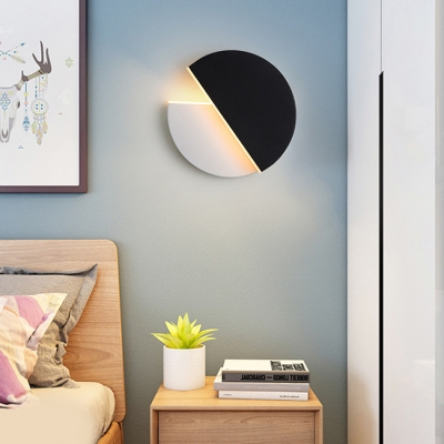 Rotatable Round LED Wall Lamp for Bedroom Modern Simple Metal Wall Light in Black and White