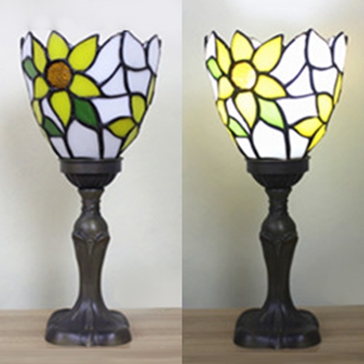 Tiffany Vintage Table Light Single Light Stained Glass Night Lamp in Green/Red/Yellow for Child Bedroom