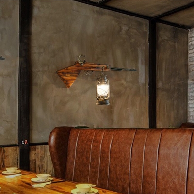 1 Light Lantern Lighting Fixture with Gun Decoration Retro Rustic Metal and Wood Wall Light in Bronze