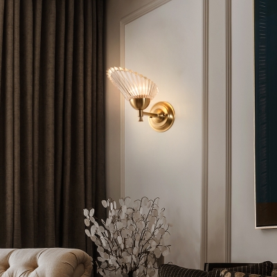 Shell-Shape Wall Mounted Lamp Modernist Frosted Glass 1 Light Bedside Wall Sconce in Gold Finish