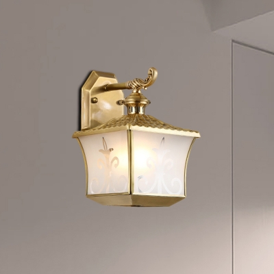 Traditional Armed Sconce Metal 1 Bulb Wall Mounted Light Fixture in Brass for Stairway