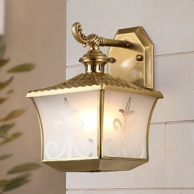 Traditional Armed Sconce Metal 1 Bulb Wall Mounted Light Fixture in Brass for Stairway