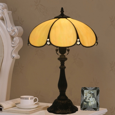 Stained Glass Scalloped Standing Lamp Tiffany 1 Head Beige Task Lighting for Bedroom