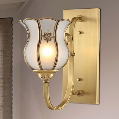 Floral Metal Sconce Light Traditionalism 1-Bulb Living Room Wall Light Fixture in Brass