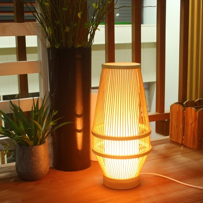 1 Head Living Room Task Light Chinese Beige Small Desk Lamp with Urn Bamboo Shade