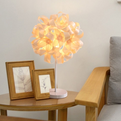 1 Head Living Room Desk Lamp Japanese Beige Task Light with Spherical Wood Shade
