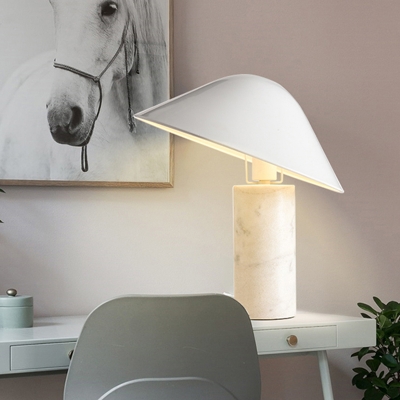 1 Head Living Room Desk Lamp Modern White Task Light with Wide Flare Metal Shade