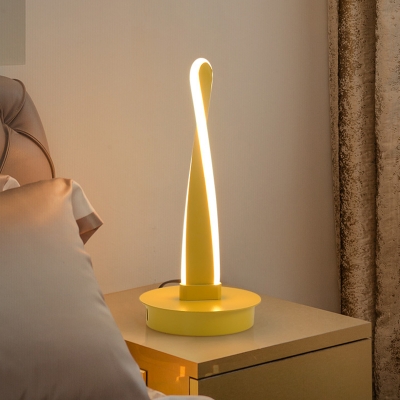 LED Twist Table Lamp Modernism Acrylic Task Lighting in Black/Yellow with Metal Circular Base