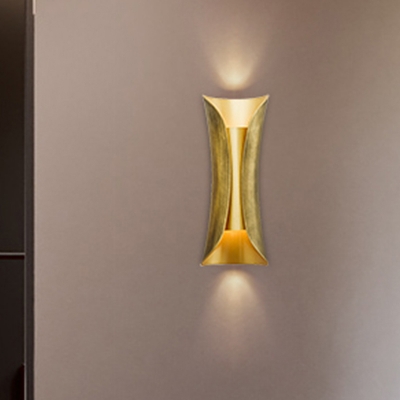 Bent Wall Lamp Modernist Metal 2 Bulbs Sconce Light Fixture in Gold for Living Room