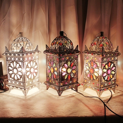 1 Bulb Night Table Lighting Art Deco Pavilion Metal Nightstand Lamp in Silver/White/Bronze for Bedroom