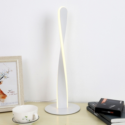 Twisted Acrylic Task Lighting Minimalist LED White Small Desk Lamp for Living Room